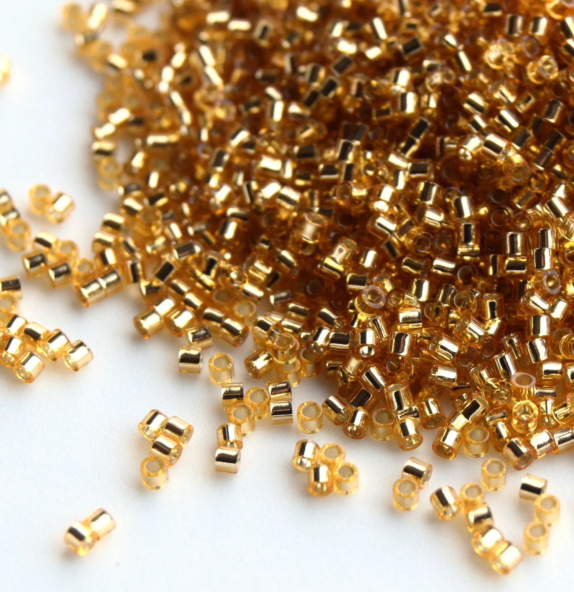 Miyuki Delica DBM-42 Büyük Boy Boncuk - 10/0 2.2mm - 5 Gr No:20