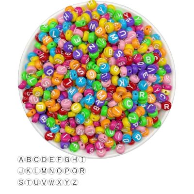 4x7mm Opak Renkli Zemin Üzeri Beyaz Yassı Harf Boncuk 50 Gr
